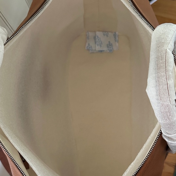 Shinola Classic Canfield Holdall Tan Leather Duffel Bag New! - Picture 9 of 12